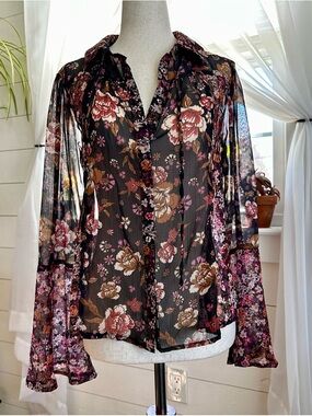 Koko + Mason Floral Metallic Button Front Ruffle Detail Blouse. NWT! 
Size: S